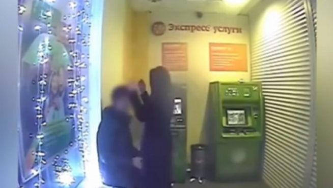 45601_Pareja-dentro-banco_MDSIMA20151223_0225_21