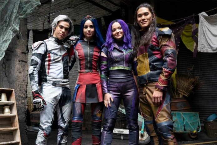 Cameron Boyce: los emotivos homenajes de sus compañeros el día del estreno de Descencientes 3_5d473db8d571d.jpeg