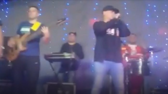 El cantante de La Roca Callejera le dijo feas a las chicas salteñas y lo sacaron a botellazos_5e1a2d86698e0.jpeg