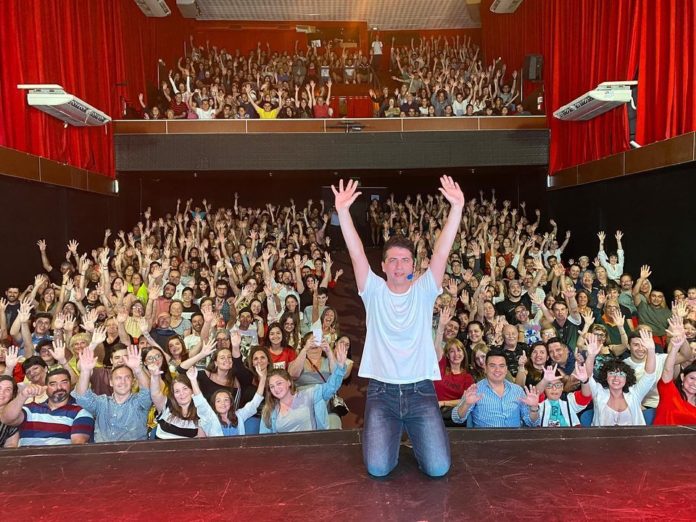 Miguel Martín inició la temporada en Carlos Paz a sala llena_5e14e833876b6.jpeg
