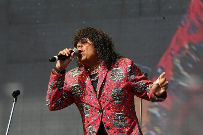 “La Mona” Jiménez desvinculó a toda su banda_5ebb049f496dc.jpeg