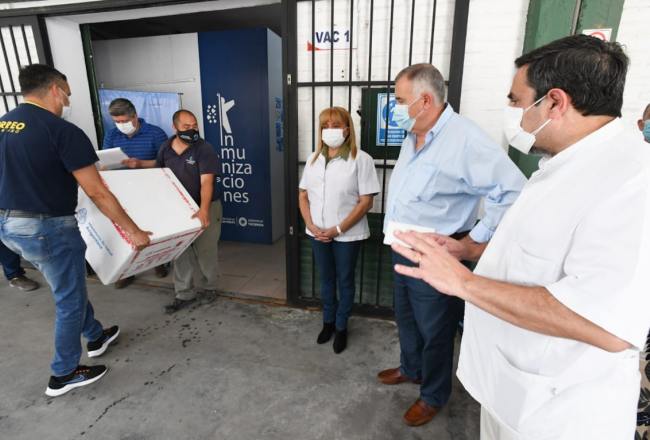 Llegaron 48.720 dosis de vacunas Moderna a Tucumán_61dae7e37fedd.jpeg