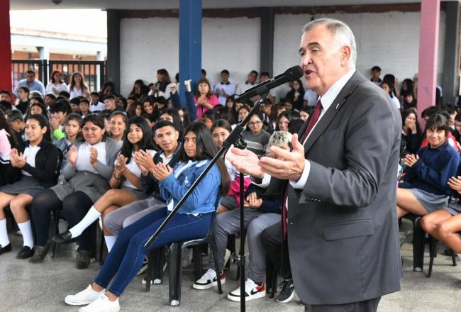 Jaldo encabezó el inicio del ciclo lectivo 2024 en una escuela de la Capital_65e5d16d69e9a.jpeg