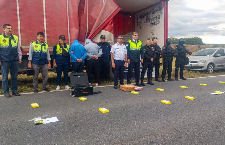 La Policía de Tucumán secuestró 21 kilos de cocaína de La Policía de Tucumán secuestró 21 kilos de cocaína de alta pureza en un operativo sobre Ruta 9