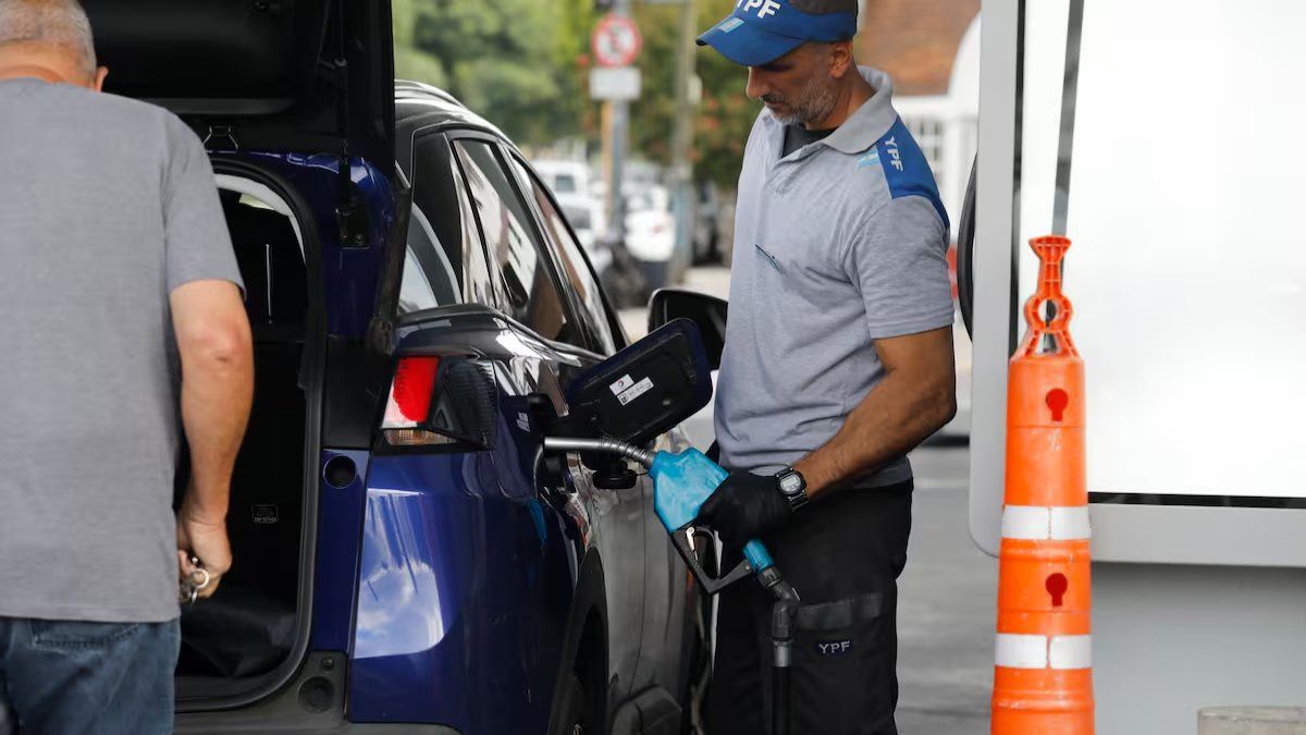 YPF sube un 3,5% el precio de los combustibles desde YPF sube un 3,5% el precio de los combustibles desde este martes