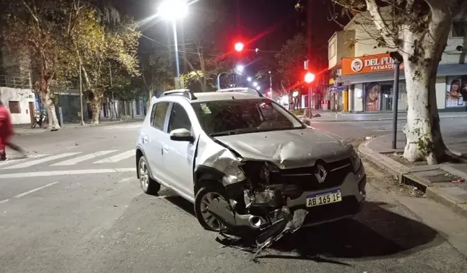 choque-auto-avenida-avellaneda.webp.webp
