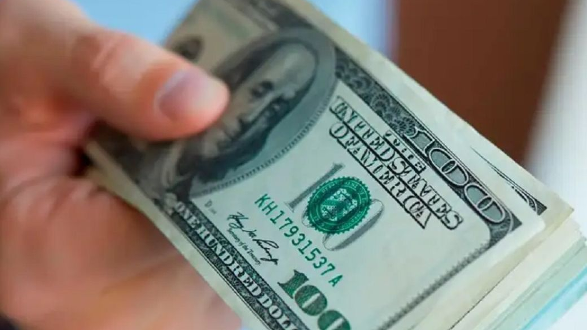 El dólar oficial anotó su mayor suba en más de El dólar oficial anotó su mayor suba en más de un mes