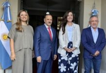 Villarruel se fotografió con un gobernador kirchnerista en su visita a un festival