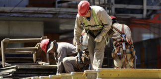 Argentina tiene un déficit de infraestructura Argentina tiene un déficit de infraestructura