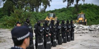 El Gobierno de Tucumán avanzó con la demolición de construcciones ilegales sobre tierras fiscales en la ribera del Río Salí.