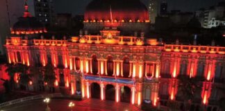 La Casa de Gobierno se iluminó de naranja por el Día Mundial de la Esclerosis Múltiple