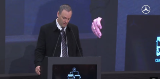 Adorni reapareció y dio un discurso en la inauguración de una automotríz Adorni reapareció y dio un discurso en la inauguración de una automotríz