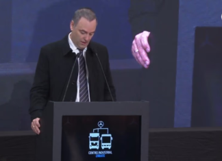 Adorni reapareció y dio un discurso en la inauguración de una automotríz Adorni reapareció y dio un discurso en la inauguración de una automotríz