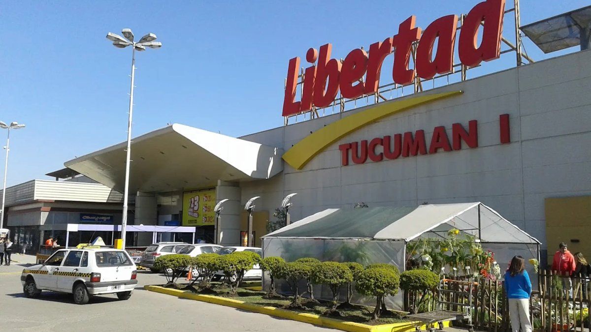 Cierre del Hiper Libertad y llegada de La Anónima: No Cierre del Hiper Libertad y llegada de La Anónima: No hubo despidos