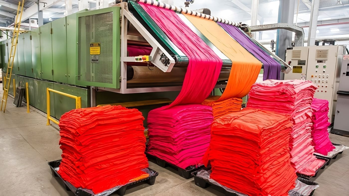 El sector textil viene atravesando hace años una situación muy El sector textil viene atravesando hace años una situación muy compleja