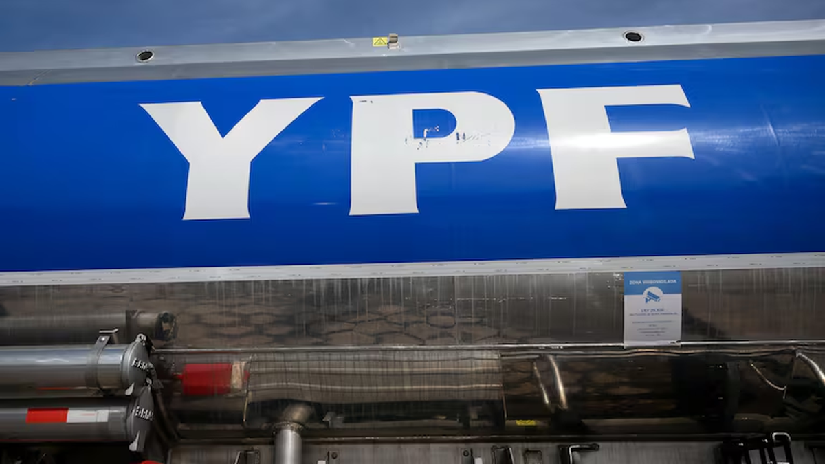 YPF subirá el precio de los combustibles y lo mantendrá YPF subirá el precio de los combustibles y lo mantendrá estable por 45 días