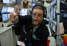El riesgo país argentino vuelve a caer y toca un nuevo mínimo en más de ocho años El riesgo país argentino vuelve a caer y toca un nuevo mínimo en más de ocho años