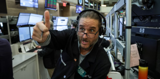 El riesgo país argentino vuelve a caer y toca un nuevo mínimo en más de ocho años El riesgo país argentino vuelve a caer y toca un nuevo mínimo en más de ocho años