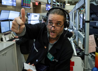 El riesgo país argentino vuelve a caer y toca un nuevo mínimo en más de ocho años El riesgo país argentino vuelve a caer y toca un nuevo mínimo en más de ocho años
