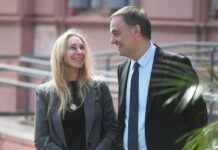 La renuncia de Adorni llegó al Financial Times, que destacó como “inusual” la declaración de Karina Milei