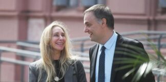 La renuncia de Adorni llegó al Financial Times, que destacó como “inusual” la declaración de Karina Milei
