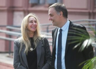 La renuncia de Adorni llegó al Financial Times, que destacó como “inusual” la declaración de Karina Milei