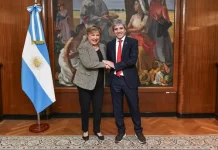 📊⚠️ El FMI reconoció que el crecimiento económico beneficia a pocos sectores y aún no se refleja en el empleo 💼📉
