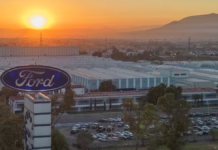 Ford volvió a contratar ingenieros tras las fallas de la IA Ford volvió a contratar ingenieros tras las fallas de la IA