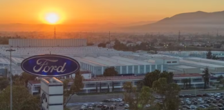 Ford volvió a contratar ingenieros tras las fallas de la IA Ford volvió a contratar ingenieros tras las fallas de la IA