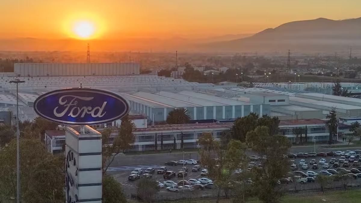Ford volvió a contratar ingenieros tras las fallas de la Ford volvió a contratar ingenieros tras las fallas de la IA