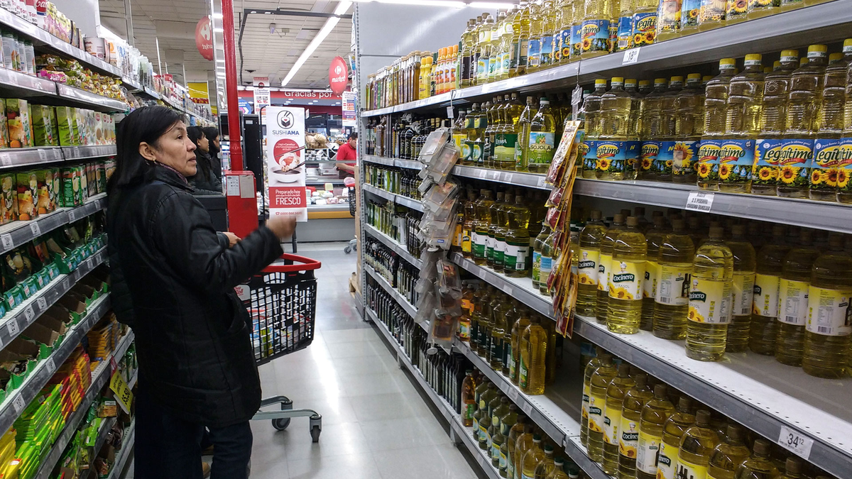 La caída del consumo se acentúa y golpea con fuerza La caída del consumo se acentúa y golpea con fuerza a supermercados