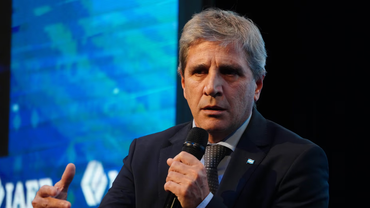 Caputo aseguró que se alcanzó un nuevo superávit fiscal en Caputo aseguró que se alcanzó un nuevo superávit fiscal en julio
