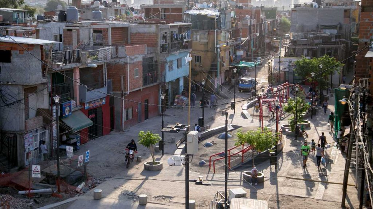 El 60 % de los habitantes de barrios populares está El 60 % de los habitantes de barrios populares está endeudado