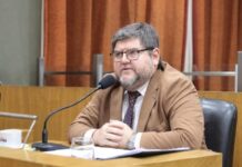Carlos Ale impulsó un proyecto para exigir controles y el vallado inmediato de bocas de tormenta peligrosas