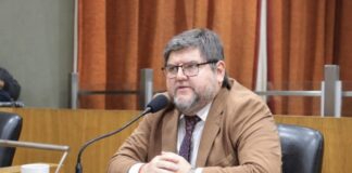 Carlos Ale impulsó un proyecto para exigir controles y el vallado inmediato de bocas de tormenta peligrosas