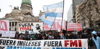 Organizaciones sociales y sindicatos. Marchan frente al Congreso mientras el Senado debate la ley de propiedad privada