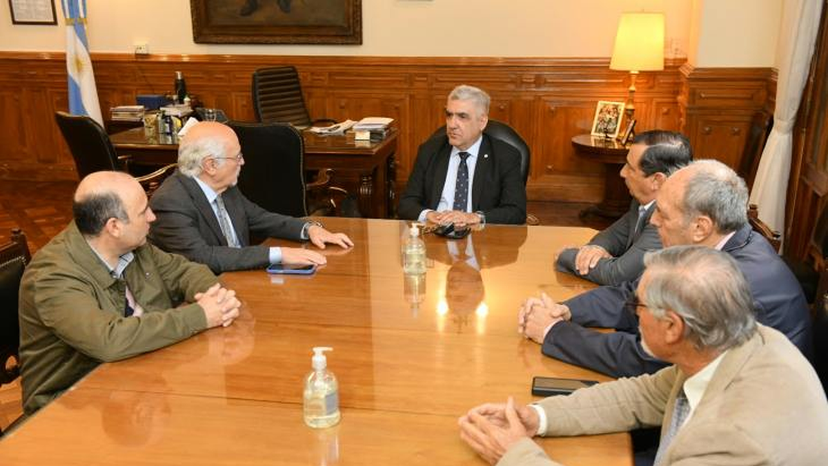 Abad se reunió con la nueva directiva de la Federación Abad se reunió con la nueva directiva de la Federación Económica de Tucumán.