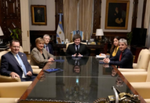 Una delegación del FMI visitará Argentina para evaluar el acuerdo con el Gobierno. Una delegación del FMI visitará Argentina para evaluar el acuerdo con el Gobierno.
