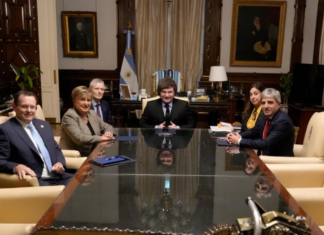 Una delegación del FMI visitará Argentina para evaluar el acuerdo con el Gobierno. Una delegación del FMI visitará Argentina para evaluar el acuerdo con el Gobierno.