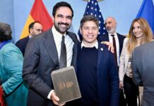 Reunión de Axel Kicillof con el alcalde de Nueva York y el presidente de España durante un desayuno