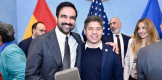 Reunión de Axel Kicillof con el alcalde de Nueva York y el presidente de España durante un desayuno