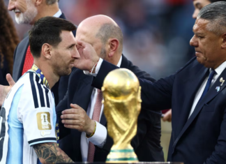 La carta de Claudio Tapia para despedir a Messi: Un homenaje especial.