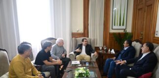 Mansilla se reunió con representantes del CEF 18 para discutir un proyecto de fútbol infantil.