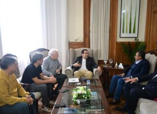 Mansilla se reunió con representantes del CEF 18 para discutir un proyecto de fútbol infantil.