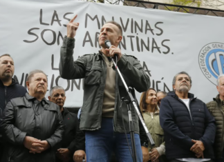 La CGT realizó una marcha en apoyo a la industria nacional y expresó críticas hacia el Gobierno. La CGT realizó una marcha en apoyo a la industria nacional y expresó críticas hacia el Gobierno.