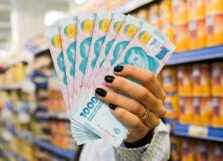 Los argentinos ajustan su presupuesto en alimentos y medicamentos para mantener sus hogares. Los argentinos ajustan su presupuesto en alimentos y medicamentos para mantener sus hogares.