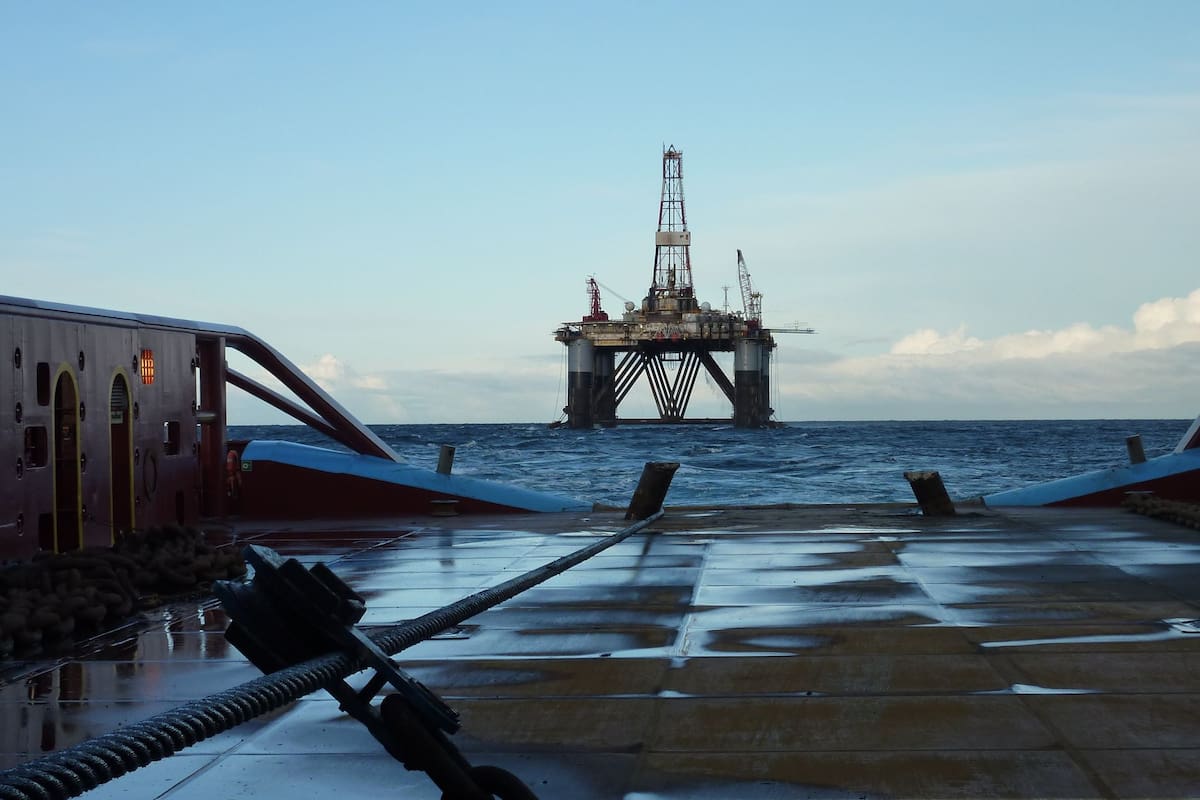 una-plataforma-de-exploracion-petrolera-en-MB3F7IY4OZDSDIARAVYQAZDIBU.jpeg